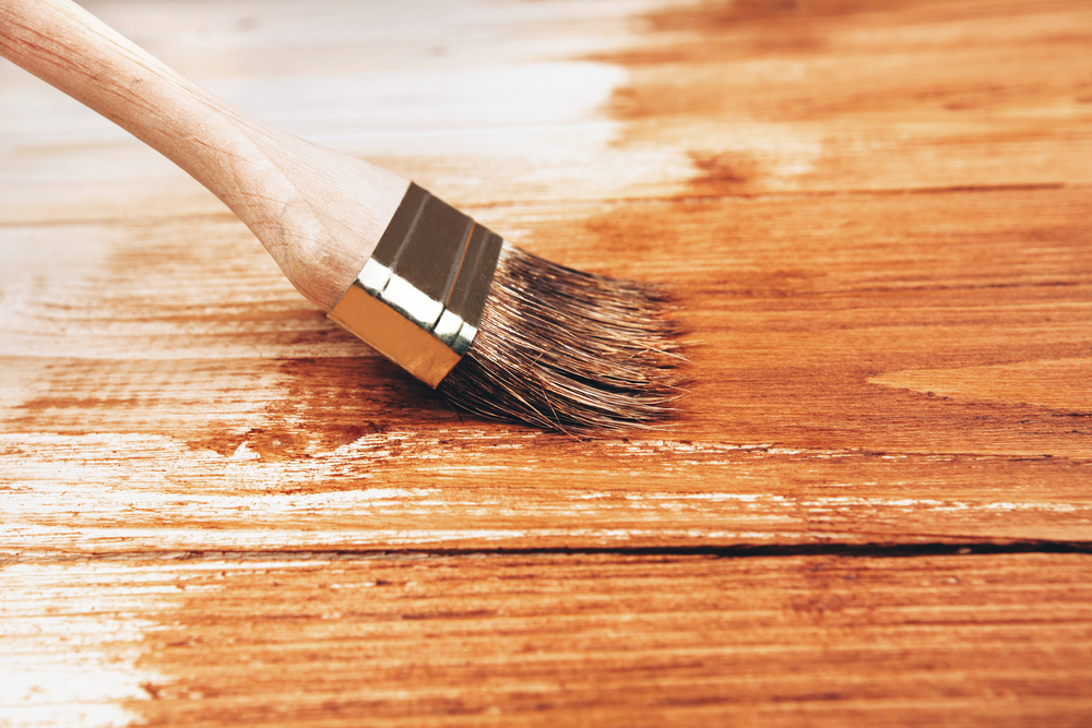 varnishing floor wood using paintbrush